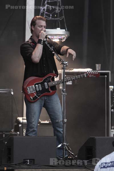 QUEENS OF THE STONE AGE - 2007-07-01 - CERGY - Base de Loisirs - Joshua Michael Homme III